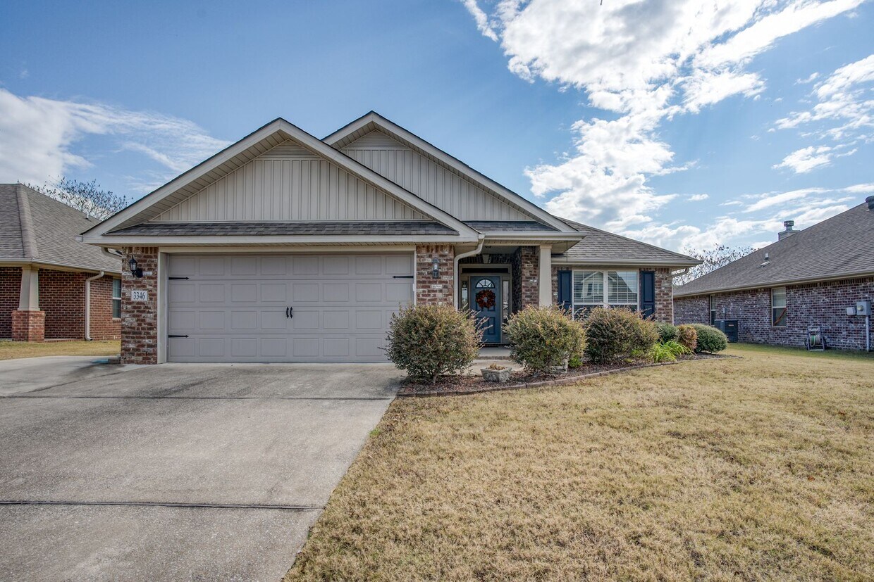 Primary Photo - 4 Bedroom Single Family Home For Rent