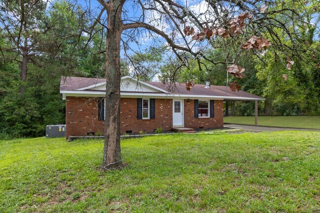 Building Photo - Beautiful Three Bedroom Home!
