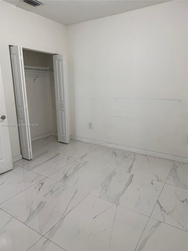 Foto del edificio - 2541 SE 1st St