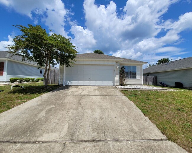 Building Photo - 165 Nivana Dr