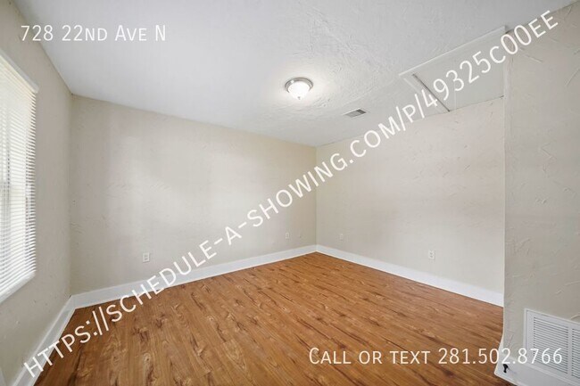 Building Photo - 728 22nd Ave N