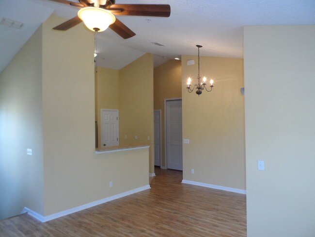 Comedor - 575 Oakleaf Plantation Pky