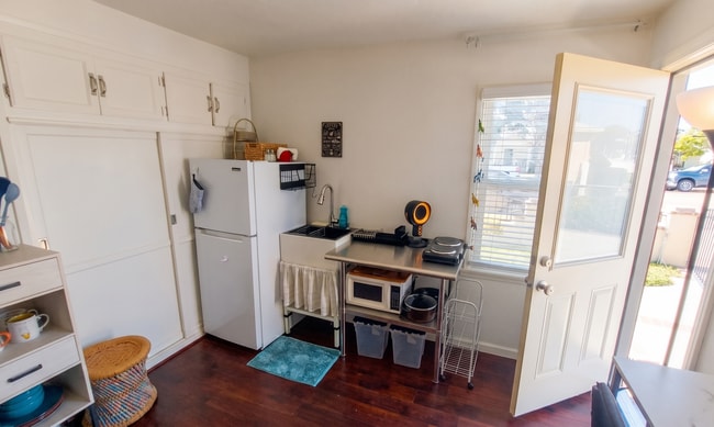 Fully stocked kitchenette - 224 F St