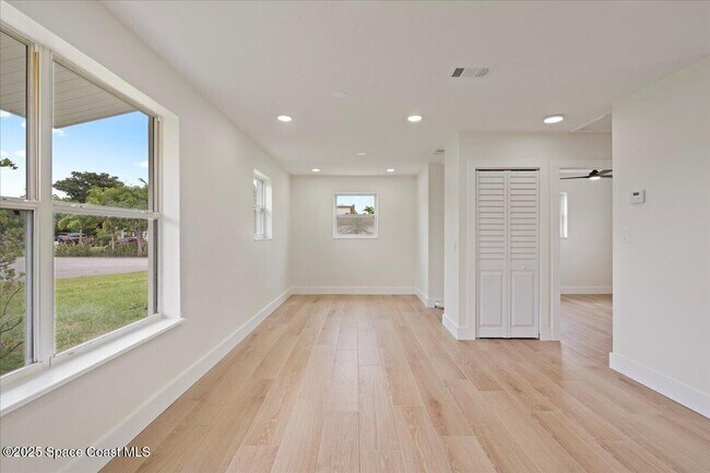 Building Photo - 301 W Rutgers St