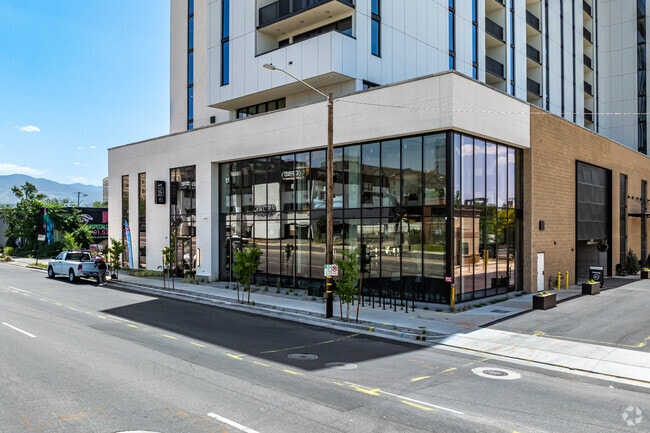 Building Photo - Brix