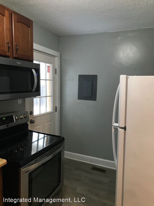 Building Photo - 3 br, 1.5 bath House - 725 Lakeview Drive