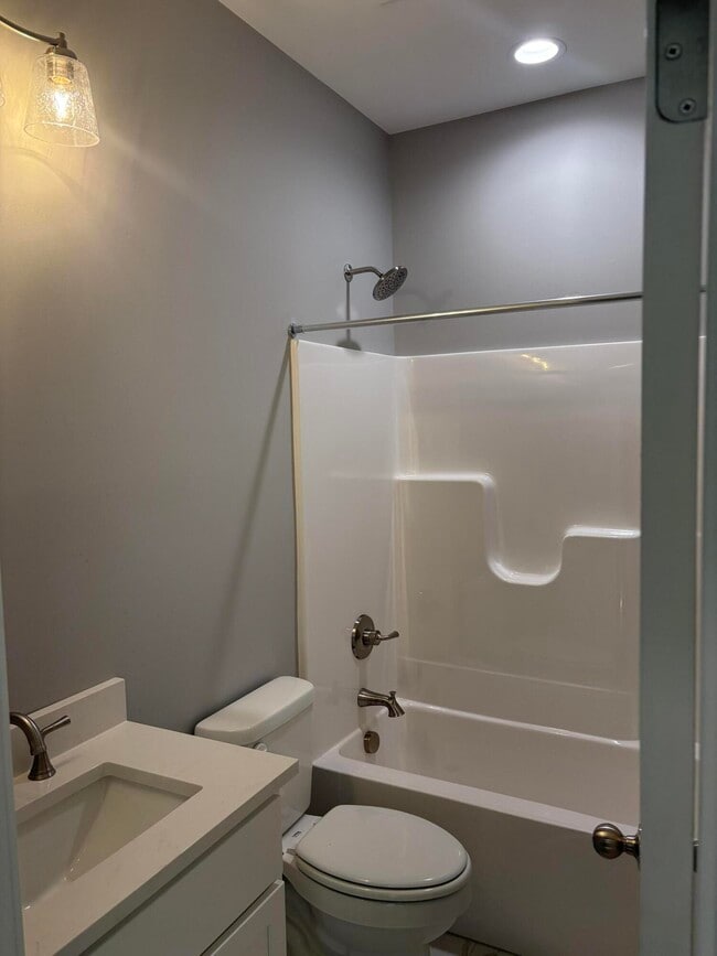 Building Photo - 129 Squires Way