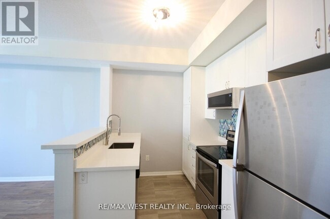 Building Photo - 250 Sunny Meadow Blvd