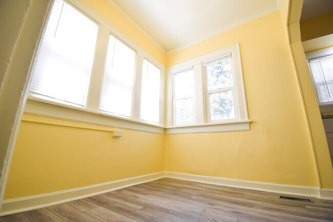 Foto del edificio - 5526 N Delaware Ave