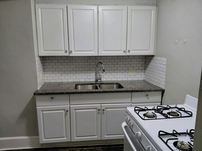 Building Photo - 316 N 10th St