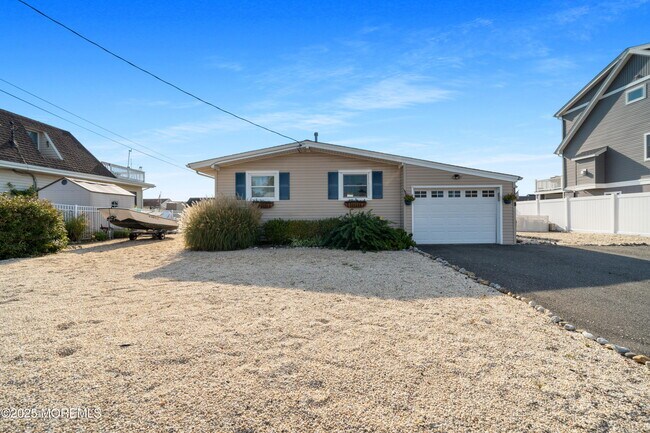 Foto del edificio - 825 Leeward Dr
