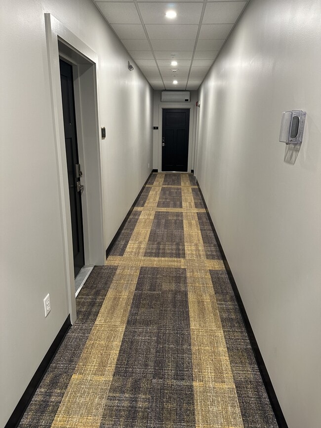 Building Photo - 4 Laurel Hill Dr