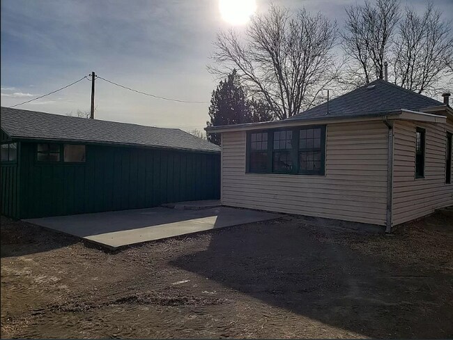 Building Photo - 2 Bedroom Home