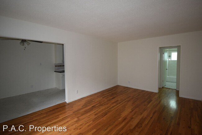 Foto del edificio - 1 br, 1 bath Apartment - 6271 Kester Avenu...