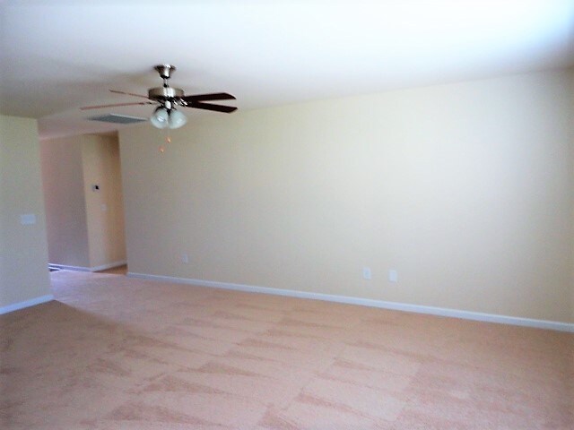 Foto del edificio - 102 Graphite Dr