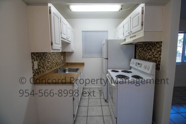 Foto del edificio - Poolside 1/1 in great Hollywood location