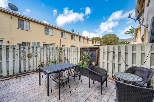 Foto del edificio - 6940 NW 177th St