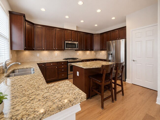 Foto del edificio - 5008 Ridgemont Walk