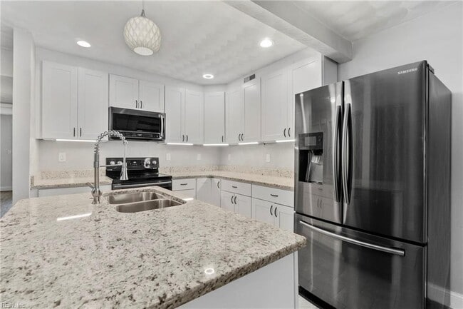 Foto del edificio - 1544 Crescent Pointe Ln