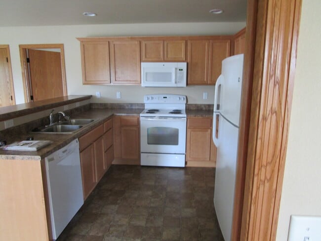 Building Photo - 1482 Palisades Dr