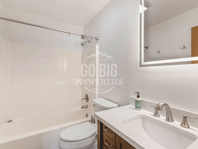 Foto del edificio - Fully Renovated Condo