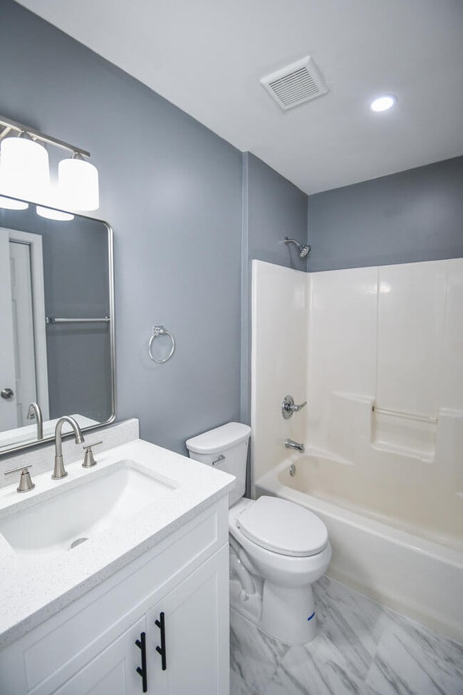 Building Photo - 1512 Waverly Way