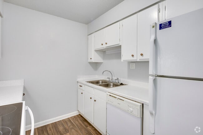 2BR, 1BA - 800SF - Kitchen - Lafayette Square Apartments