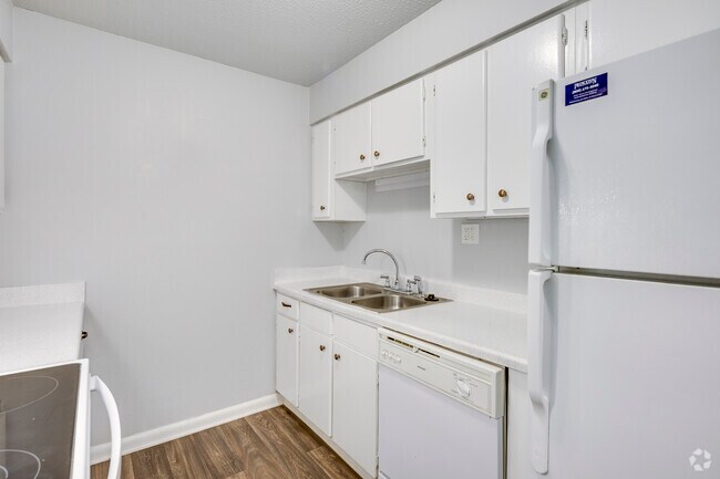 2HAB, 1BA - 800 ft² - Cocina - Lafayette Square Apartments