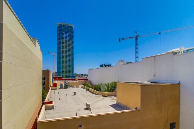Building Photo - 1225 Island Ave #513