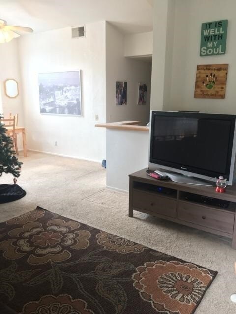 Building Photo - Great upper 2 Bedroom 2 Bathroom In Foothi...