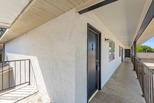 Building Photo - 103 Antoinette St