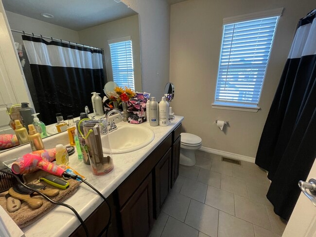Building Photo - 10994 Aliso Dr