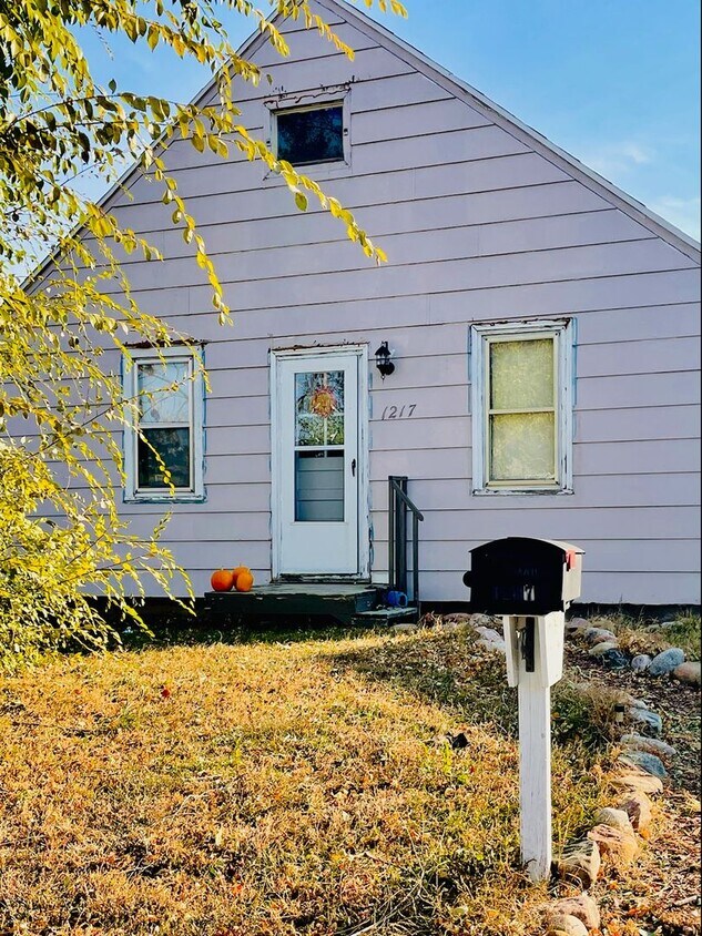 Primary Photo - 1 Bedroom House!