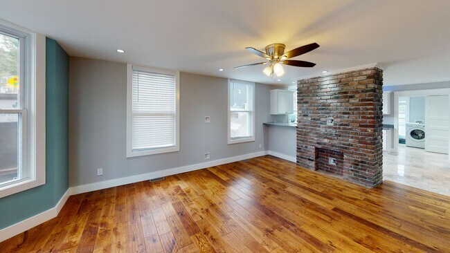 Building Photo - 1702 Highland Ave