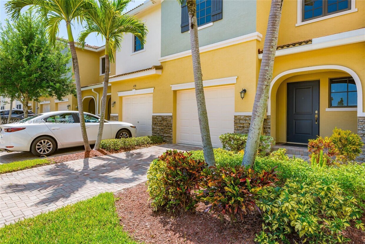 436 NE 194th Terrace, Miami, FL 33179 Townhome Rentals in Miami FL