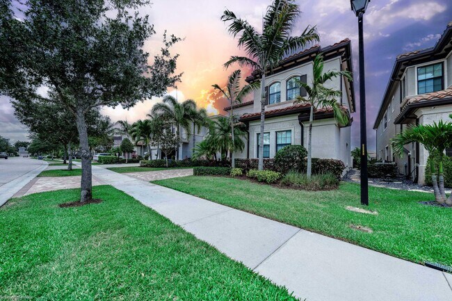 Building Photo - 9368 Eden Roc Ct