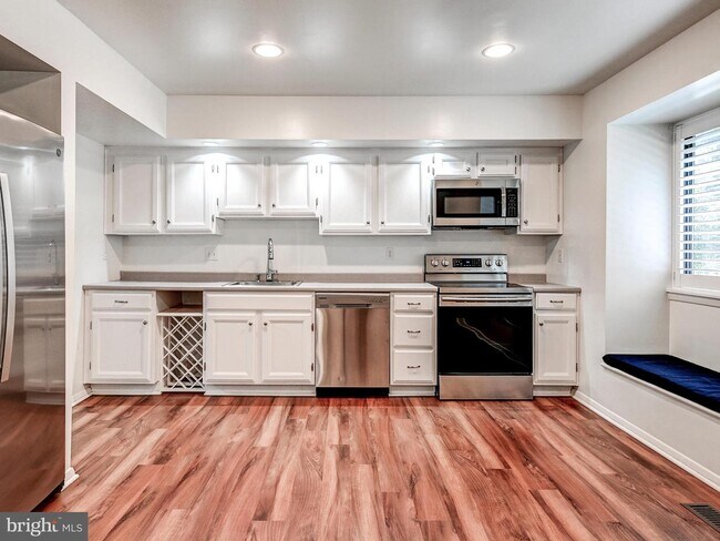 Building Photo - 2233 Chapel Valley Ln