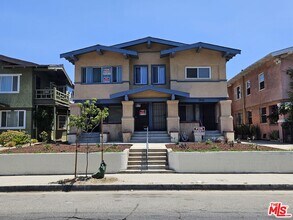 Building Photo - 2932 1/2 Normandie Ave