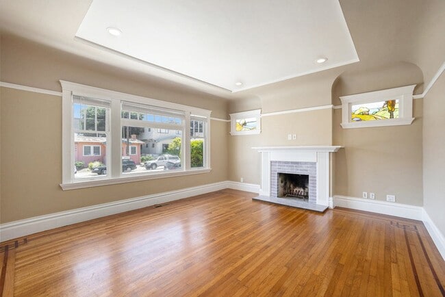 Building Photo - 731 Taylor Ave