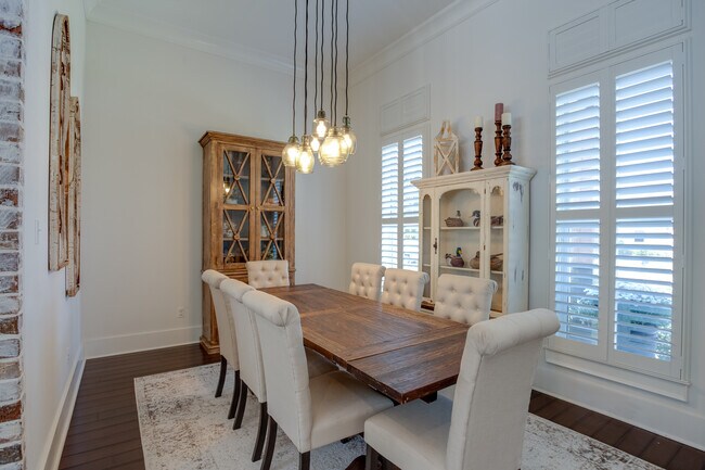 Building Photo - 306 Palermo Dr