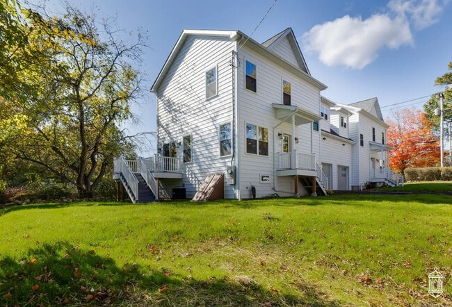 Building Photo - 183 Vesper St