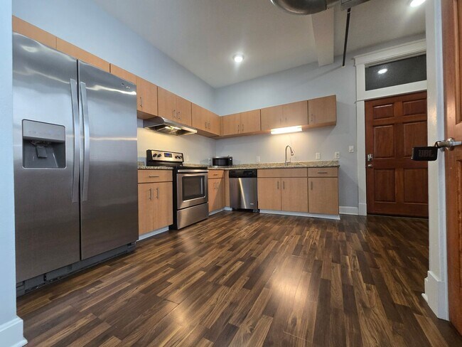 Foto del edificio - 302 W Commercial St