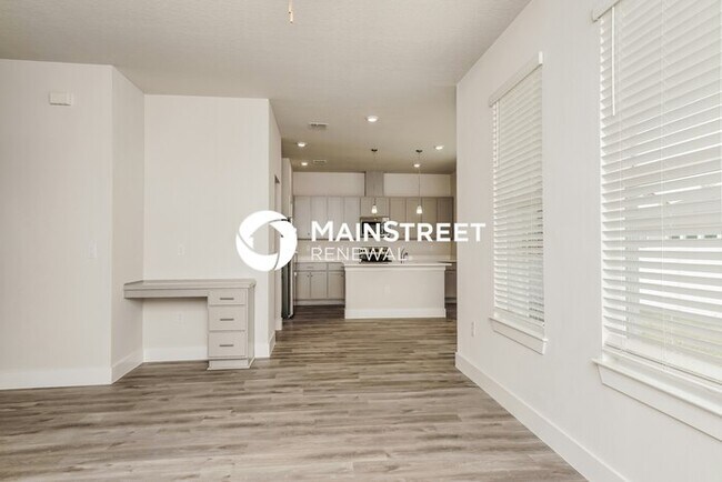 Foto del edificio - 4 Bedroom Pet-Friendly Home in Deland, FL with Main Street Renewal