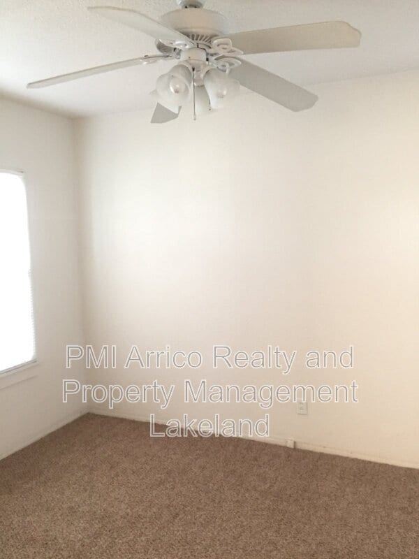 Building Photo - 124 Bassedena Cir S