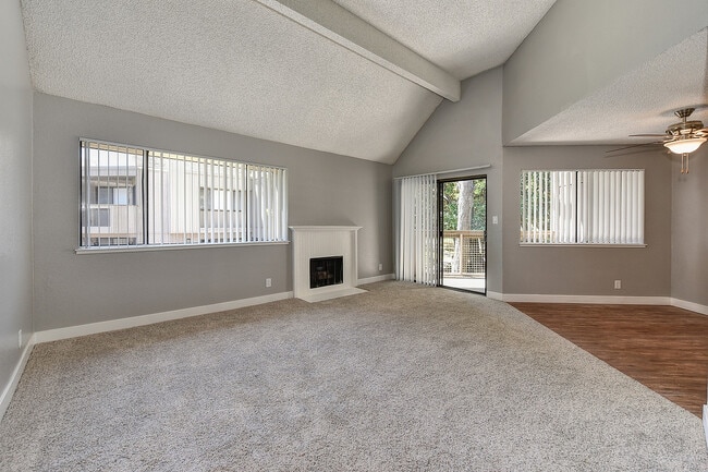 Orchard Dos dormitorios arriba-2 - The Orchard Apartments