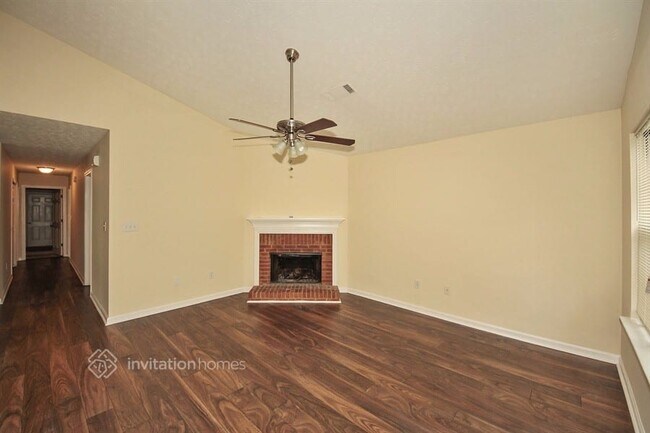 Building Photo - 6480 Drake Manor