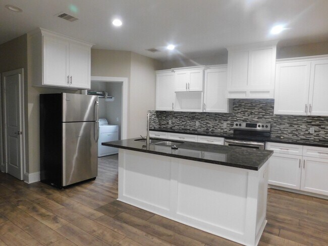 Foto del edificio - 4803 Forest Ct