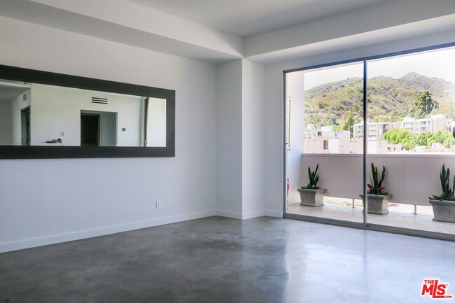 Foto del edificio - 7250 Franklin Ave