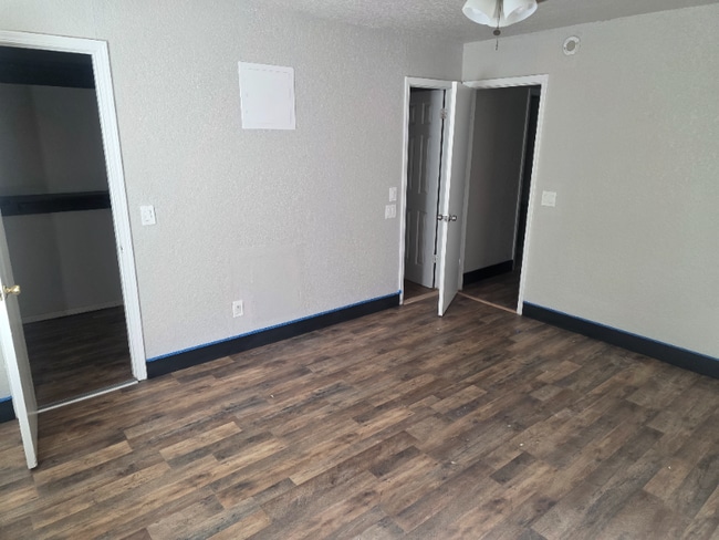 Building Photo - 1327 Eastgate Dr