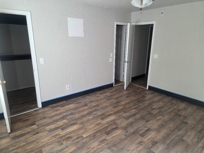 Foto del edificio - 1327 Eastgate Dr